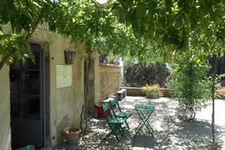 Tuscany Wine Trail - Villa kitchen